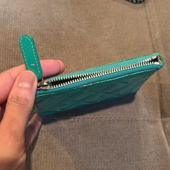 CHANEL Green Quilted Coin Purse - Picture 5 of 9